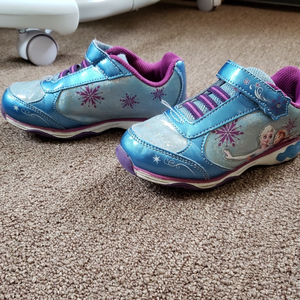 Girls sneakers